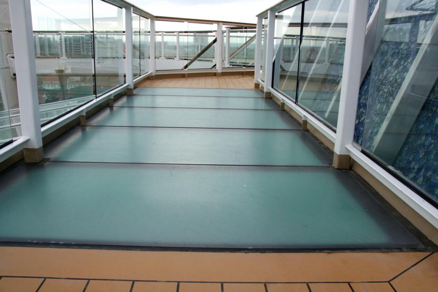 Transparent glass bridge